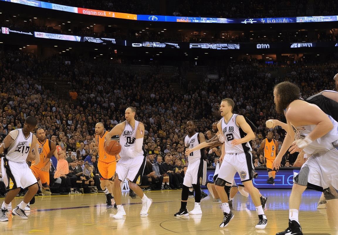 2013年NBA季后赛马刺VS勇士巅峰对决：帕克与库里的关键时刻